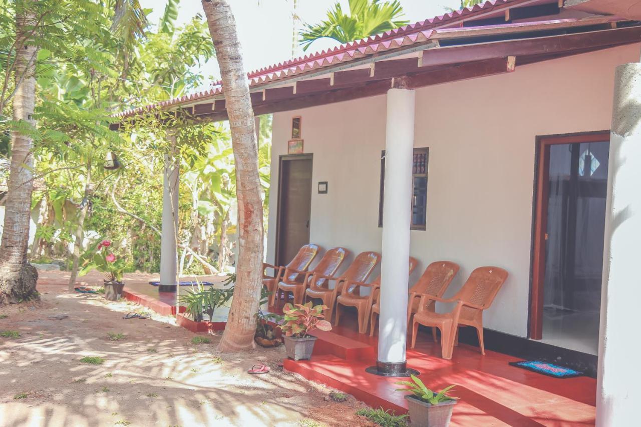 Hikka Surf Hostel Hikkaduwa Zewnętrze zdjęcie