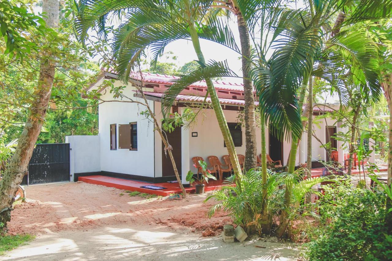 Hikka Surf Hostel Hikkaduwa Zewnętrze zdjęcie