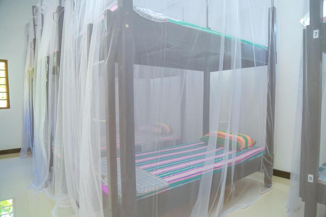 Hikka Surf Hostel Hikkaduwa Zewnętrze zdjęcie