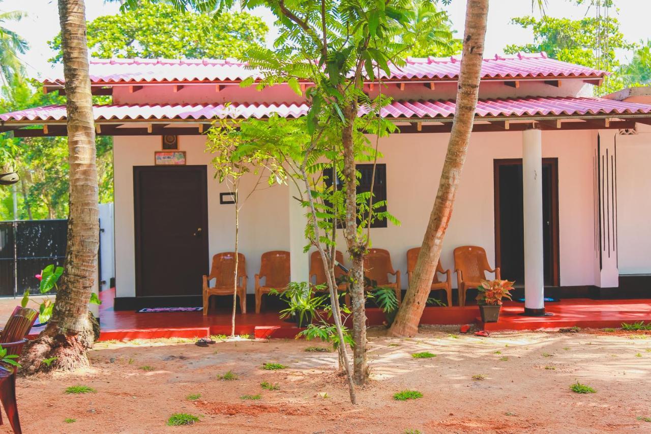 Hikka Surf Hostel Hikkaduwa Zewnętrze zdjęcie