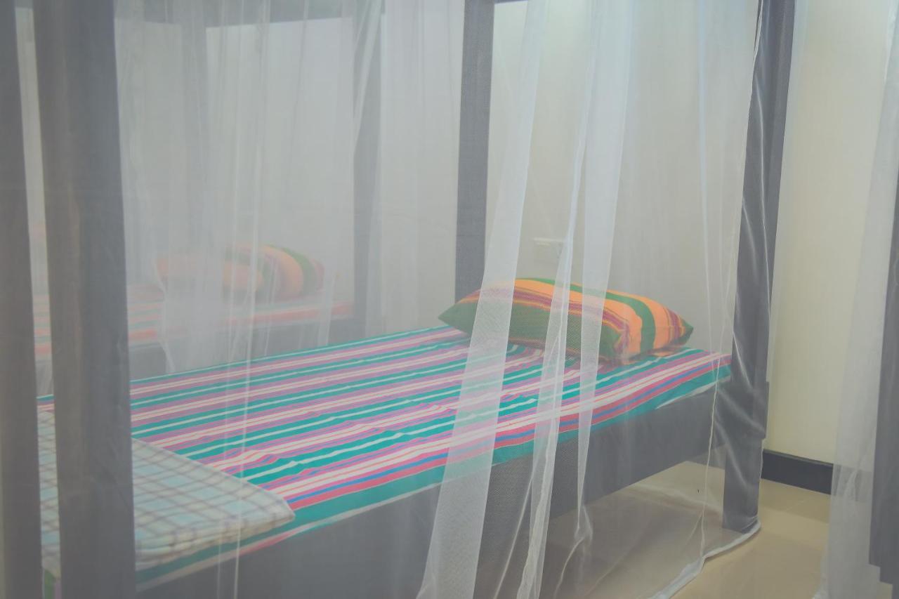 Hikka Surf Hostel Hikkaduwa Zewnętrze zdjęcie